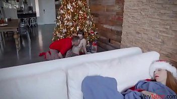 play La mejor película xnxx con una flaquita follada junto al árbol