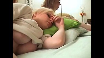 play Rumänischer xnxx-Film mit einem Rückblick aus Bukarest und ihrem Liebhaber, der Sex im xnxx-Haus hat