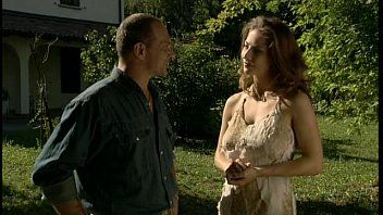 play Puta madura de grandes tetas tiene sexo con su vecina puta