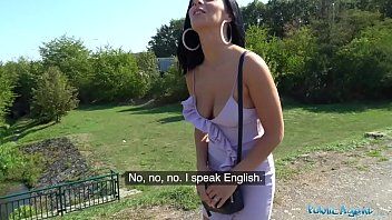 play filmes xnxx grátis com romances fazendo sexo no campo na grama verde