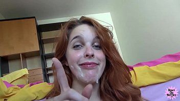 play La estudiante folla un poco y se queda libre en su cara