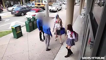 play Filles xnxx Filles roumaines du bord de mer qui se font baiser dans les vestiaires avec des étudiants