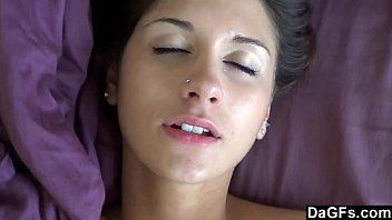 play Buceta adolescente magra faz sexo oral e xxx excelente