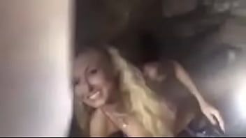 play Catalina se masturbe avec ce gode