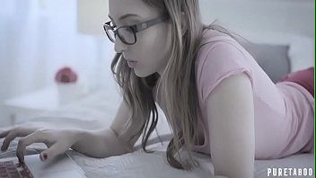 play Jedynym sposobem, w jaki uwielbia otrzymywać ustne xxx, jest oparcie plecami o ścianę i wyrównanie