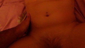 play Hij dwong zijn penis in haar kutje omdat het te klein was