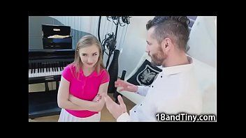 play شقراء جميلة ومحترمة ذات مؤخرة كبيرة تريد ممارسة الجنس عن طريق الفم وتفعل كل شيء