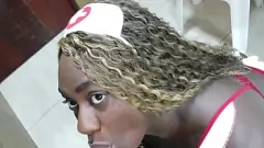play Sensacional trabajo de garganta de la enfermera colombiana Fernanda Chocolatte