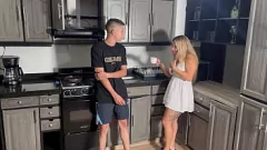 play Loira Latina MILF fode seu enteado enquanto o marido dorme