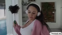 play Hung Carpenter Gives Bareback Shemale Ass Fuck
