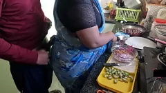 play Indian Maid Swathi haalde overrompeld in de keuken: een desi-o-man-hindi-ontmoeting