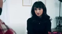 play El tío de pasos se pone raro con el coño y la boca del adolescente pequeño con tetas