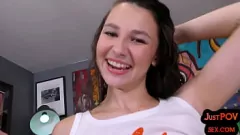 play Sinnliches Babe mit Tattoos gibt vor wilder Doggystyle-Action einen umwerfenden POV-Blowjob